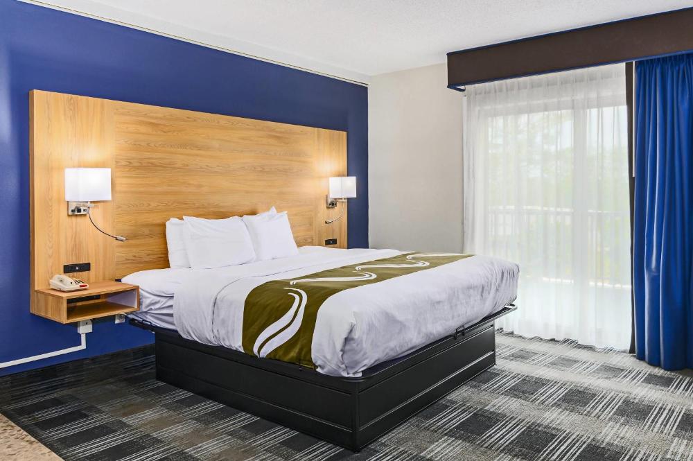 Standard King Room interior
